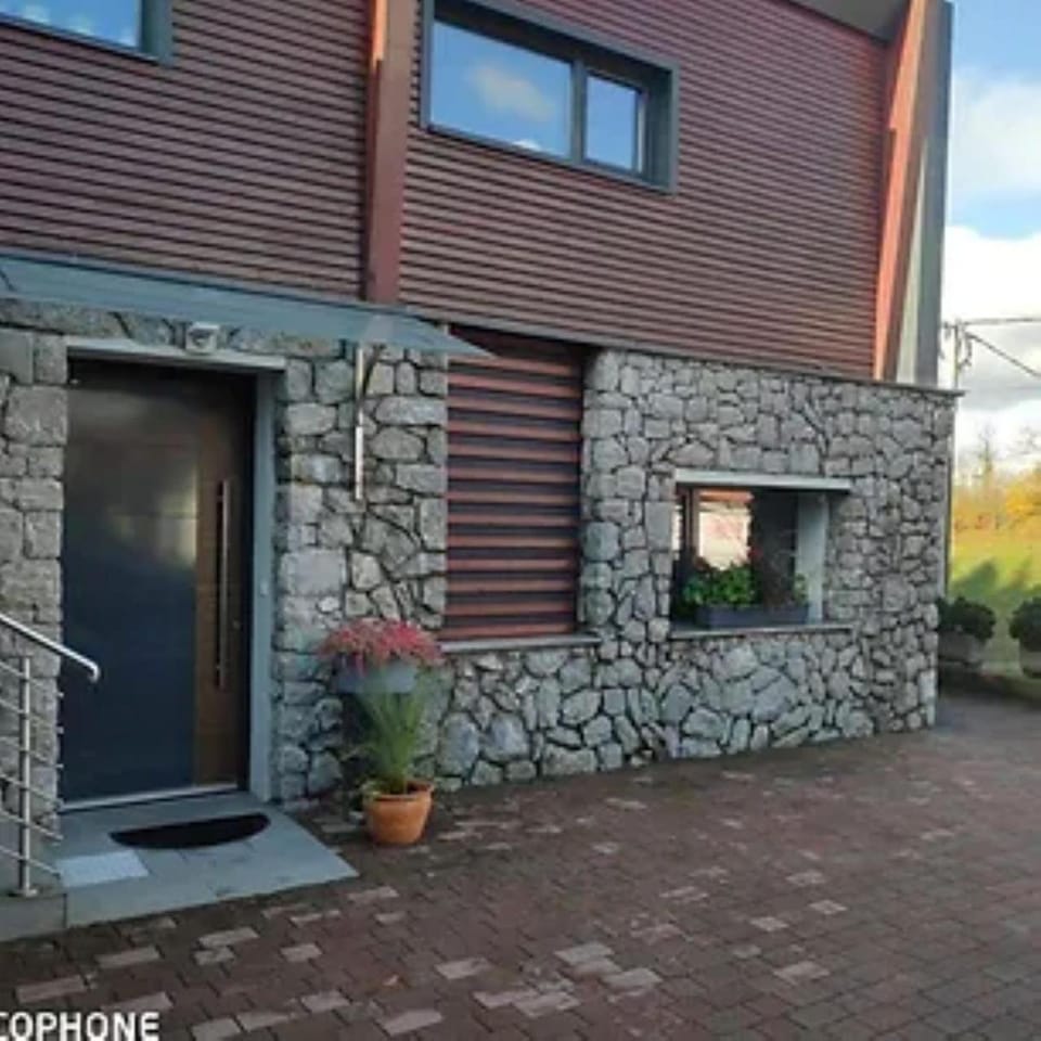 Property building, Facade/entrance, Day