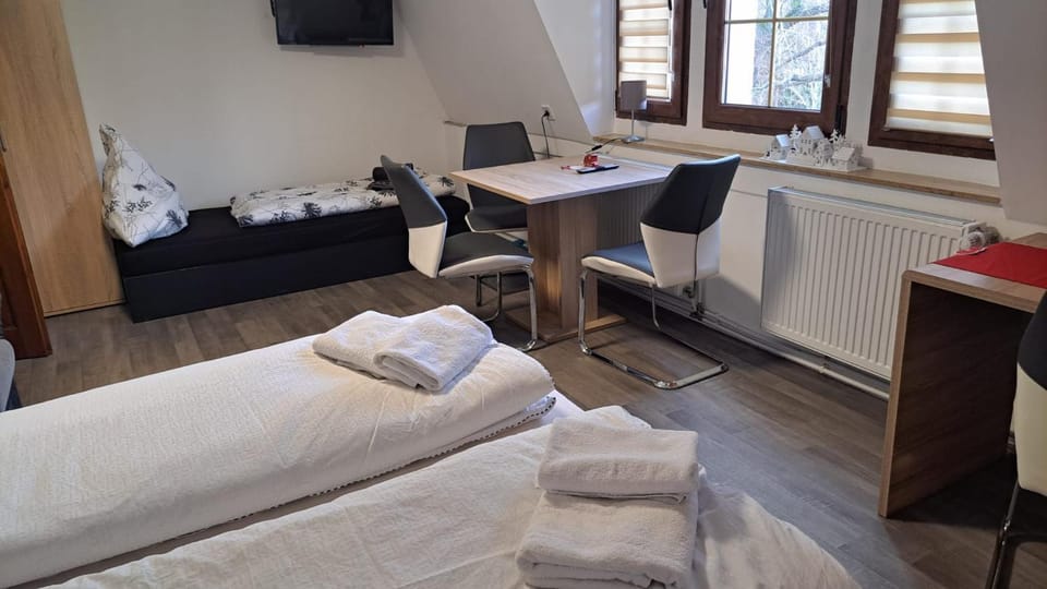 Zimmervermietung Abir Bed and Breakfast in Freital