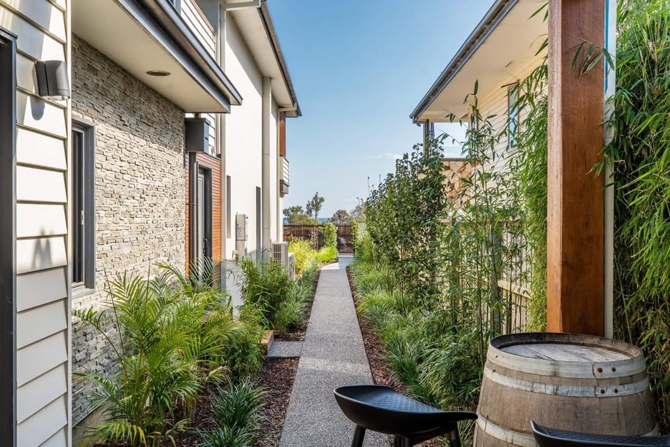 Earimil Villas - Waterfront Villa in Mount Eliza