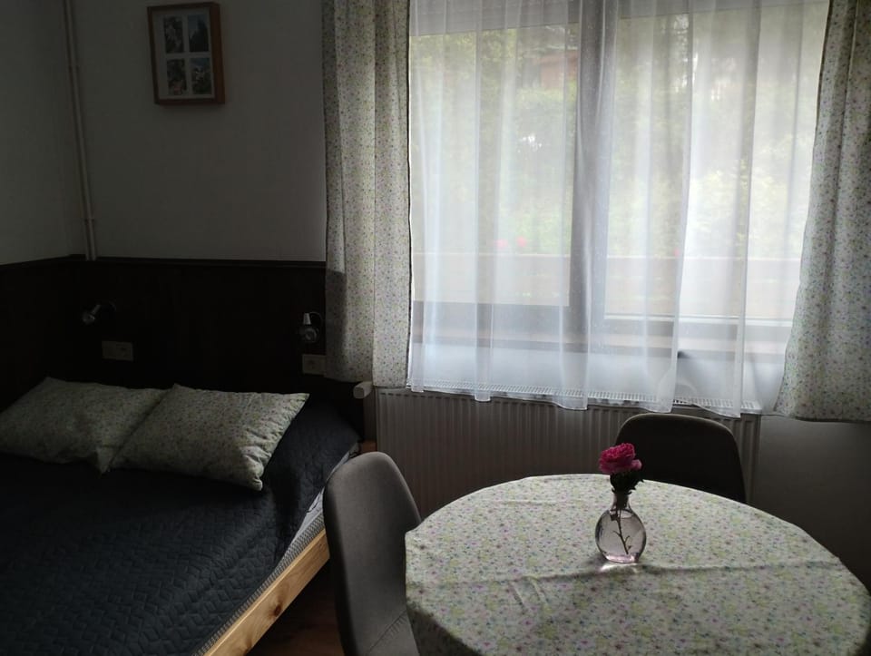 Bed, Living room, Photo of the whole room