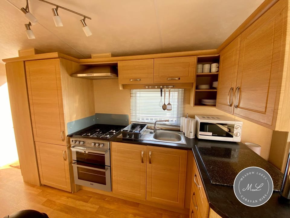 Palm Grove 132 - pet friendly, WiFi, central heating, close to shops and beach - Meadow Lakes Caravan & Lodge Hire Apartment in Chapel Saint Leonards