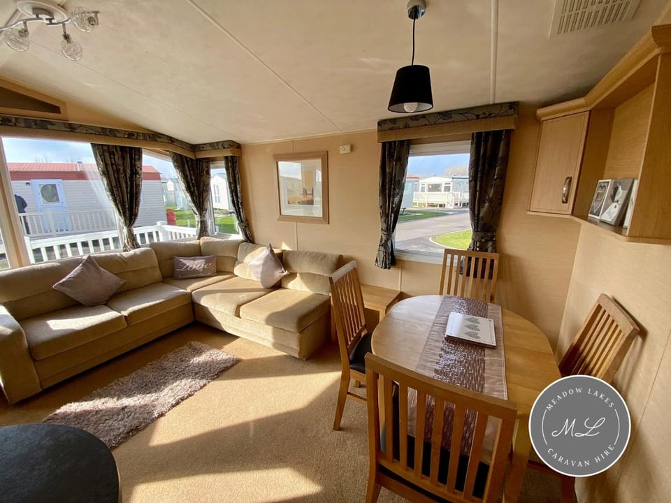 Palm Grove 132 - pet friendly, WiFi, central heating, close to shops and beach - Meadow Lakes Caravan & Lodge Hire Apartment in Chapel Saint Leonards