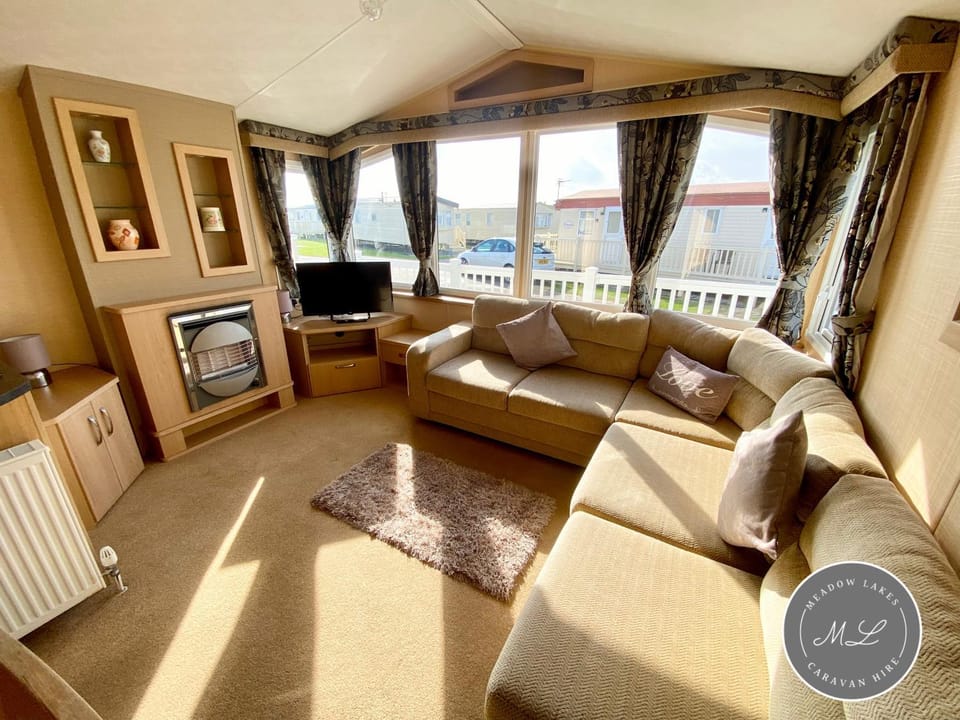 Palm Grove 132 - pet friendly, WiFi, central heating, close to shops and beach - Meadow Lakes Caravan & Lodge Hire Apartment in Chapel Saint Leonards