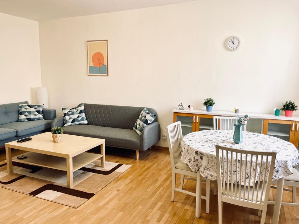 Living room, Seating area, Dining area