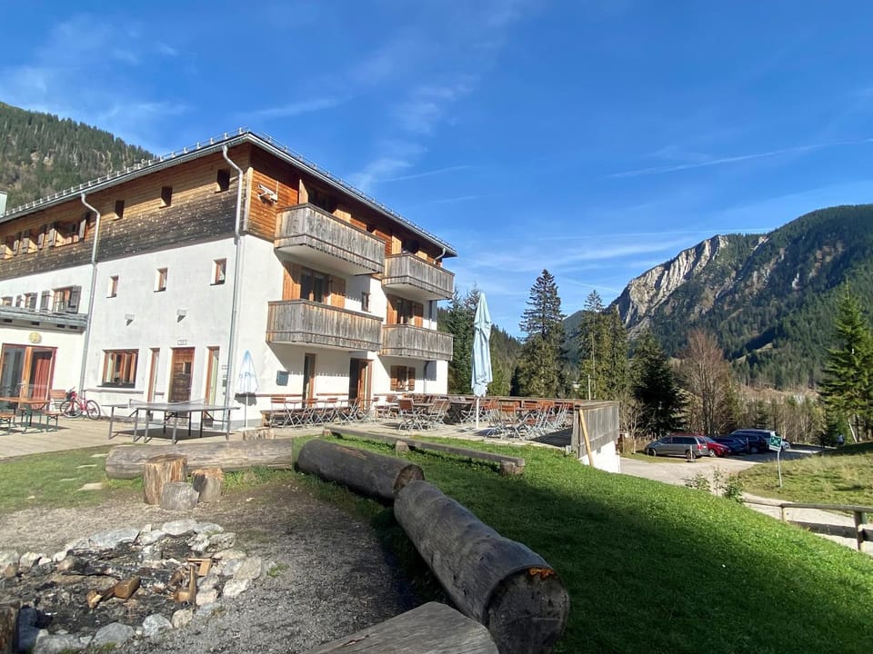Property building, Spring, Day, Natural landscape, Balcony/Terrace, Mountain view