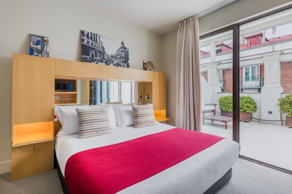 Bed, Balcony/Terrace, Photo of the whole room, Bedroom