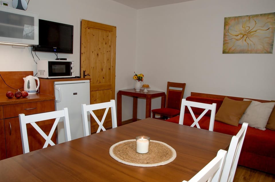 Kitchen or kitchenette, Living room, Dining area