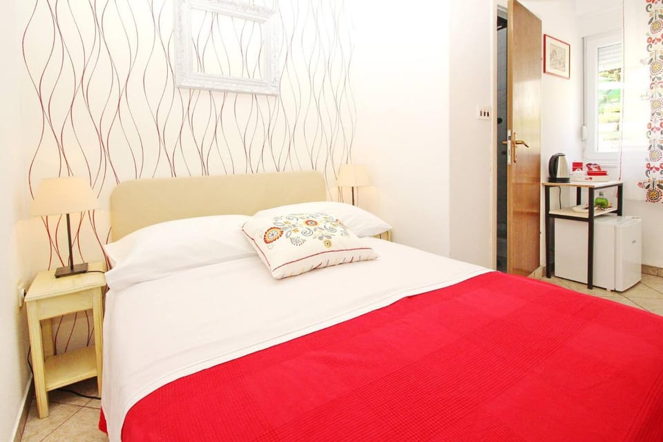 Bedroom, air conditioner