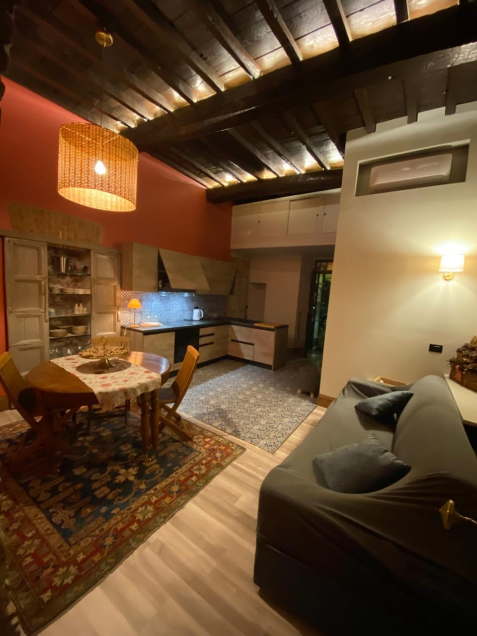Kitchen or kitchenette, Photo of the whole room, Dining area
