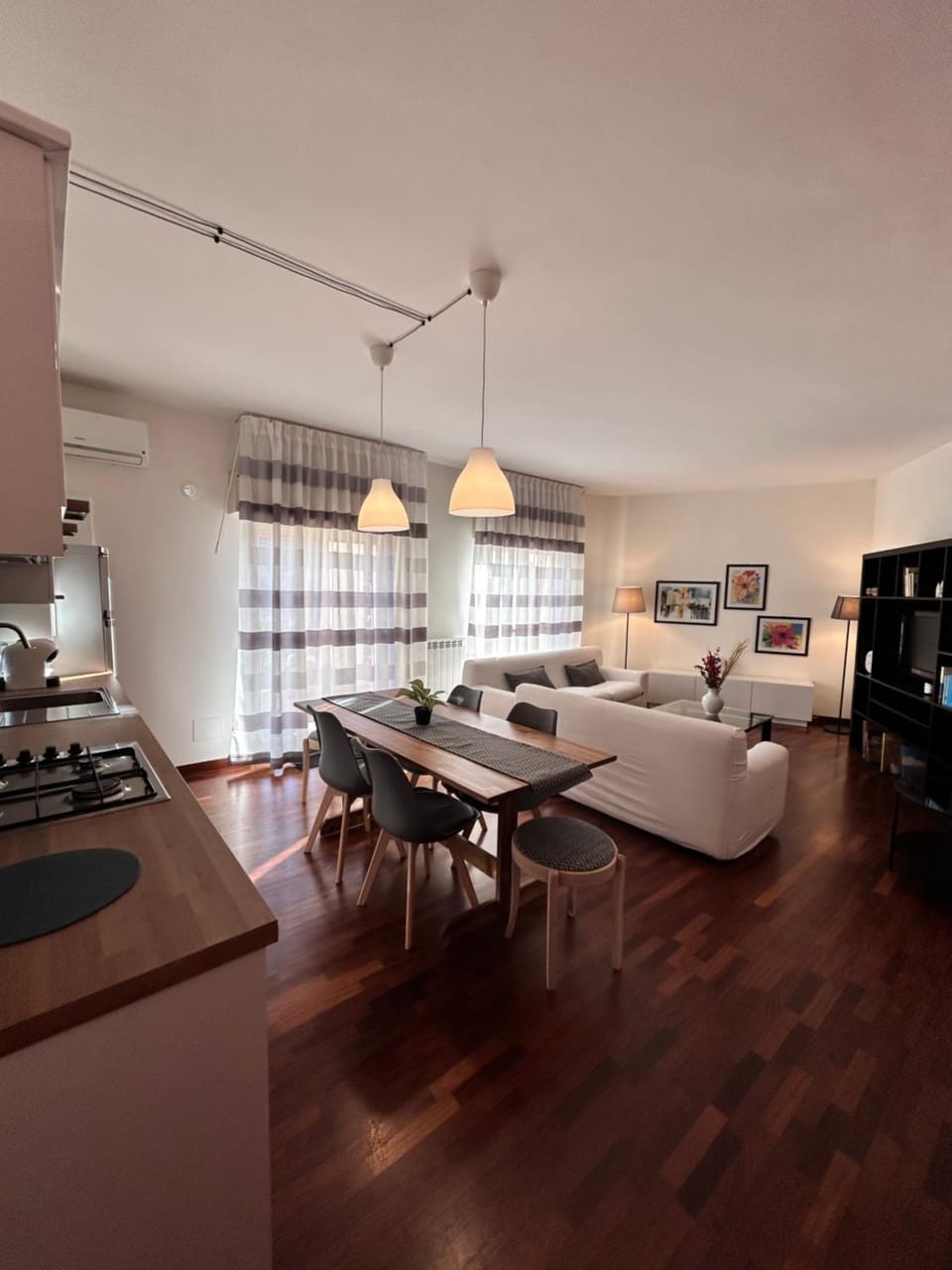 Communal lounge/ TV room, Seating area, Dining area