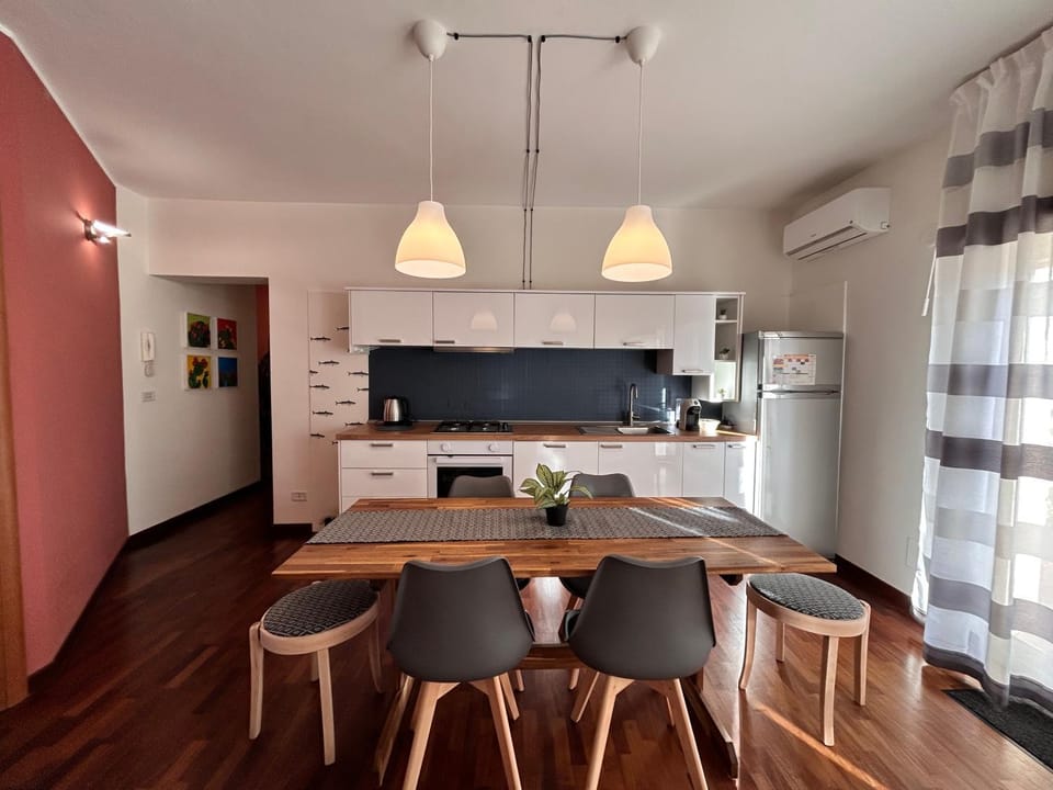 Kitchen or kitchenette, Kitchen or kitchenette, Seating area, Dining area, pet friendly, stove