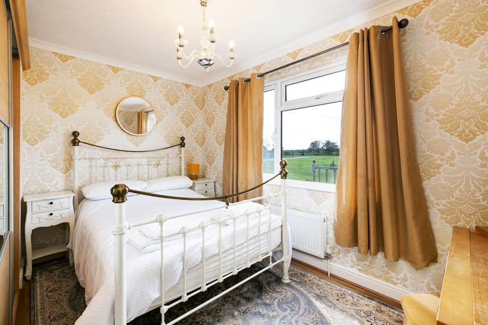 3-Bedroom Lodge- Pet Friendly- Hot Tub House in England