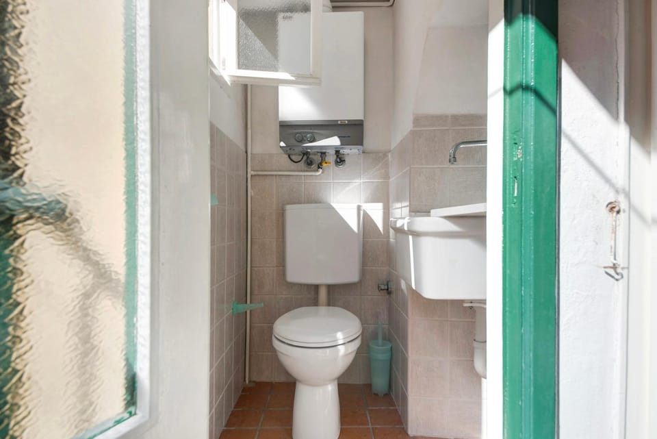 Bathroom, Living room