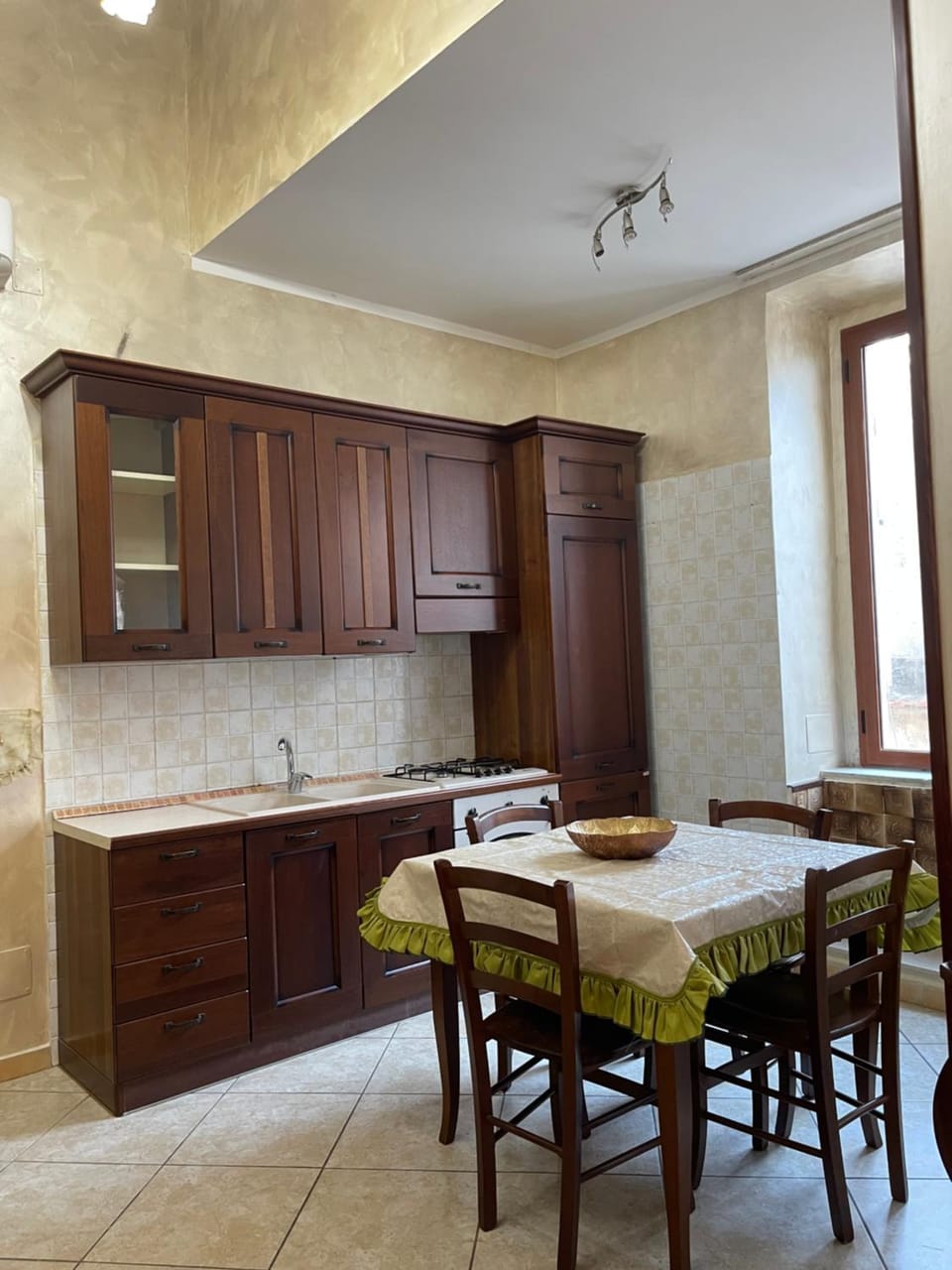 Dining area, minibar, pet friendly, stove