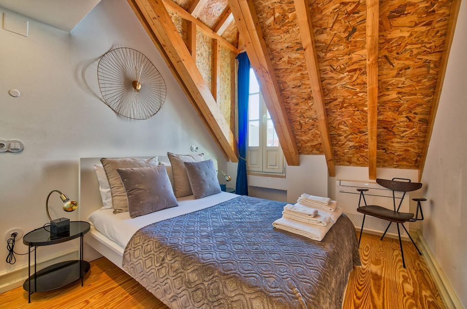 Bedroom, towels, air conditioner