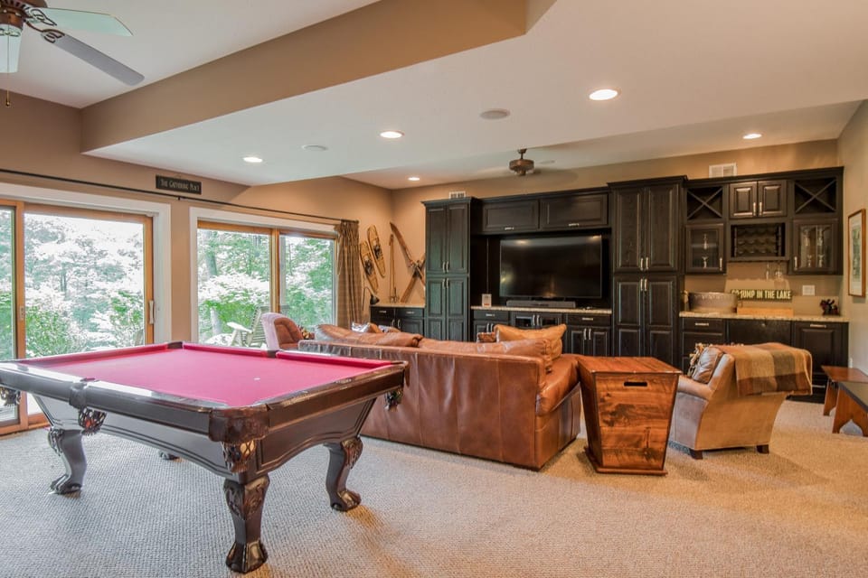 Billiard, Game Room, TV and multimedia, Living room, Seating area, Garden view, furniture