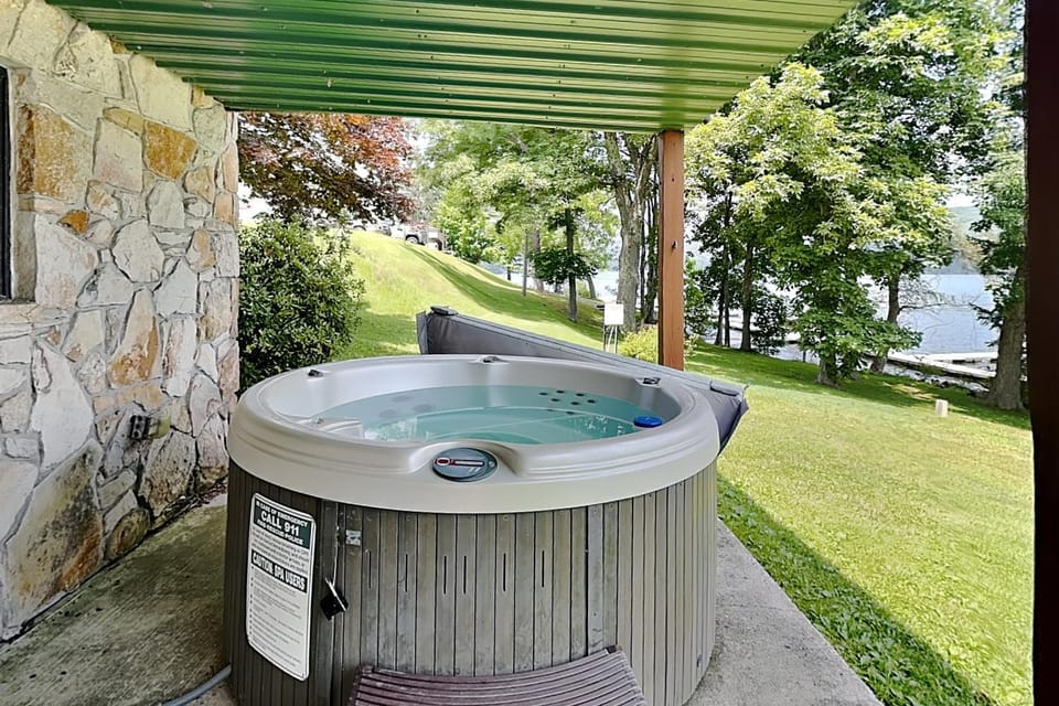 Hot Tub, Lake view