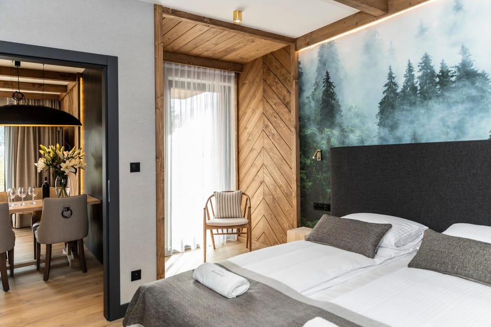Bed, Photo of the whole room, Seating area, Bedroom