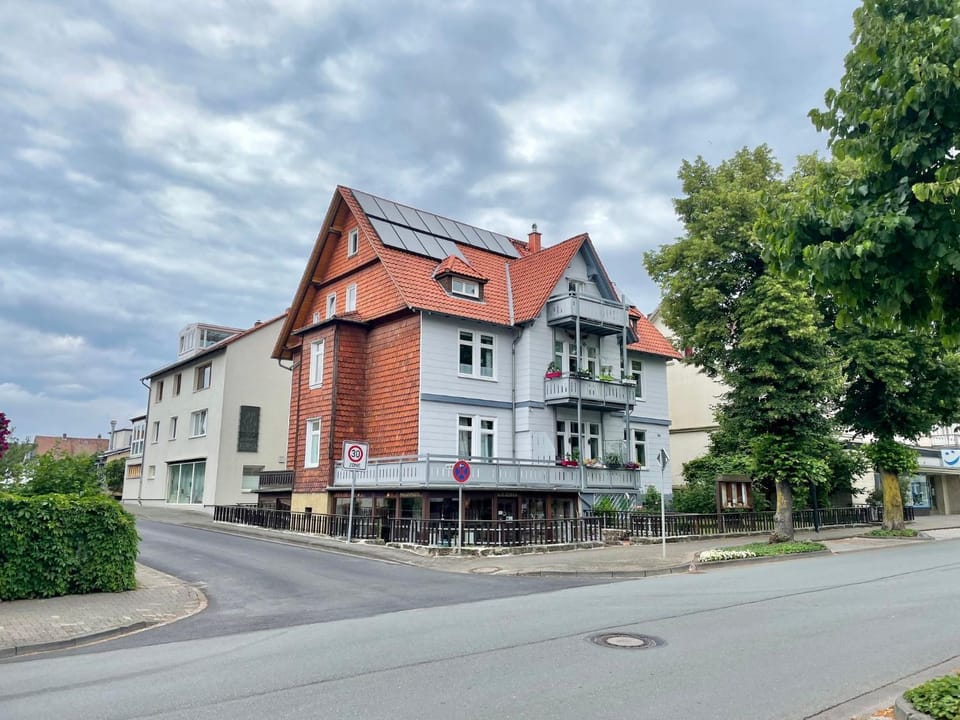 Property building, Day, Neighbourhood, Street view