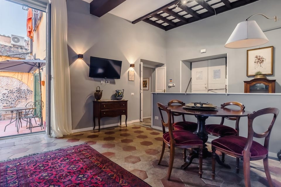 TV and multimedia, Living room, Seating area, Dining area