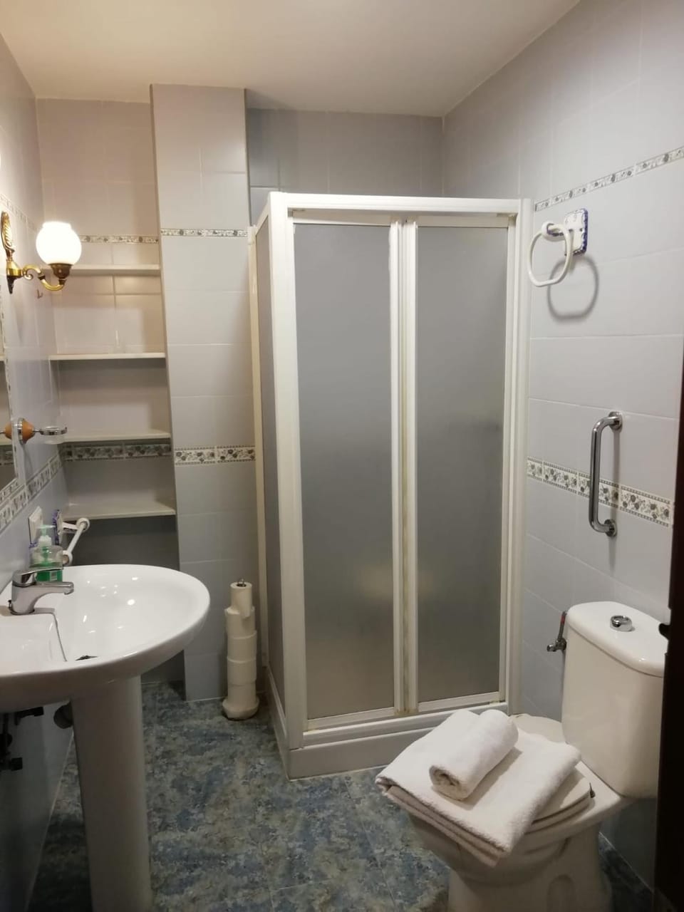 Shower, Bathroom, towels