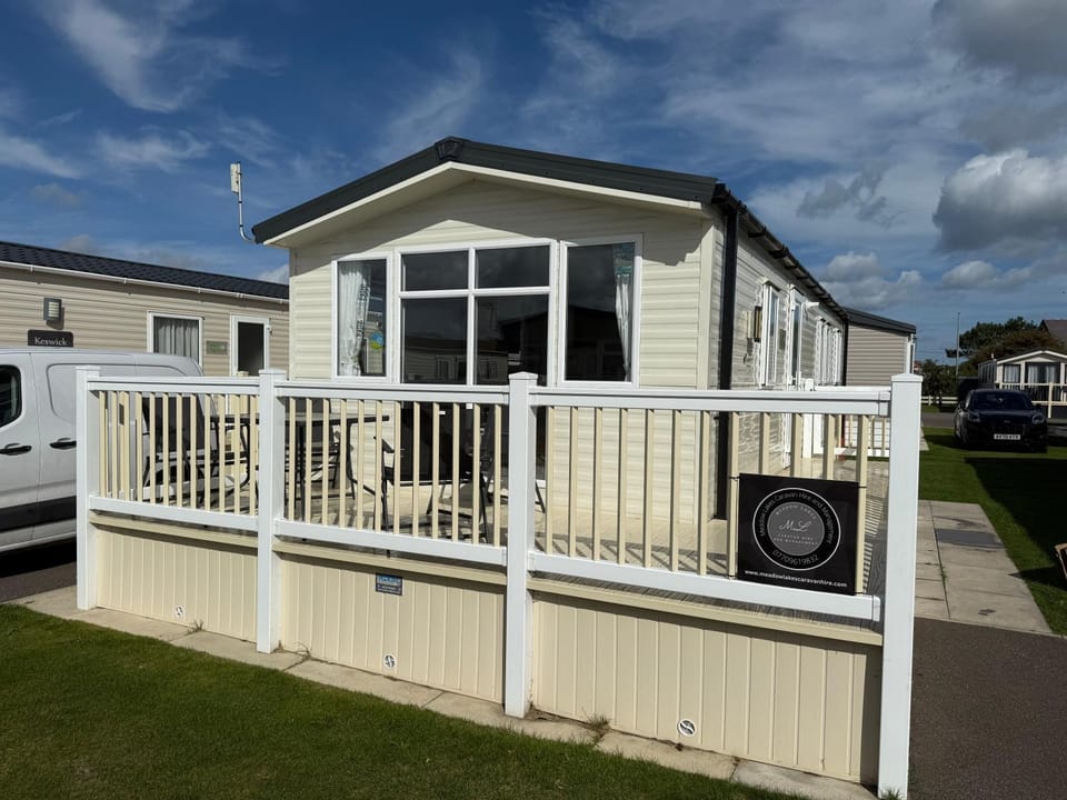 Palm Grove 181- Golden Palm - Pet friendly, WiFi, central heating, bed linen - Meadow Lakes Caravan & Lodge Hire Apartment in Chapel Saint Leonards