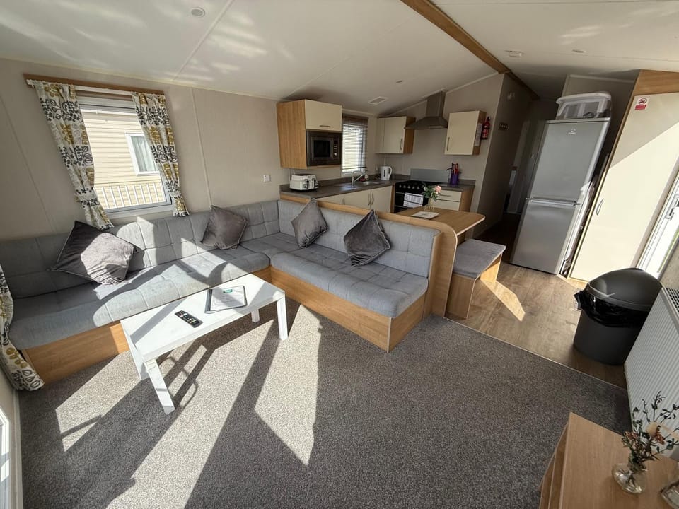 Palm Grove 181- Golden Palm - Pet friendly, WiFi, central heating, bed linen - Meadow Lakes Caravan & Lodge Hire Apartment in Chapel Saint Leonards