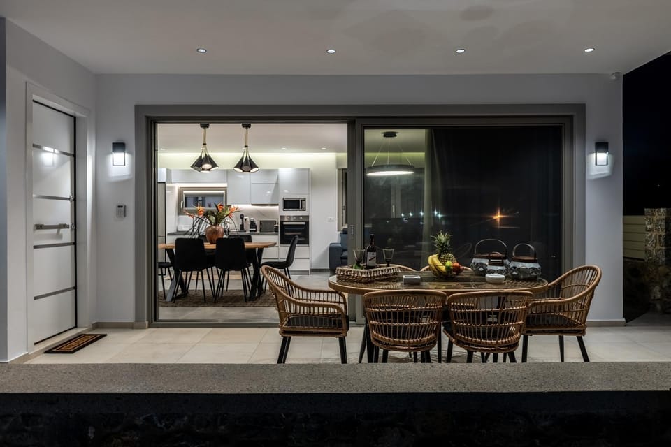 Seating area, Dining area