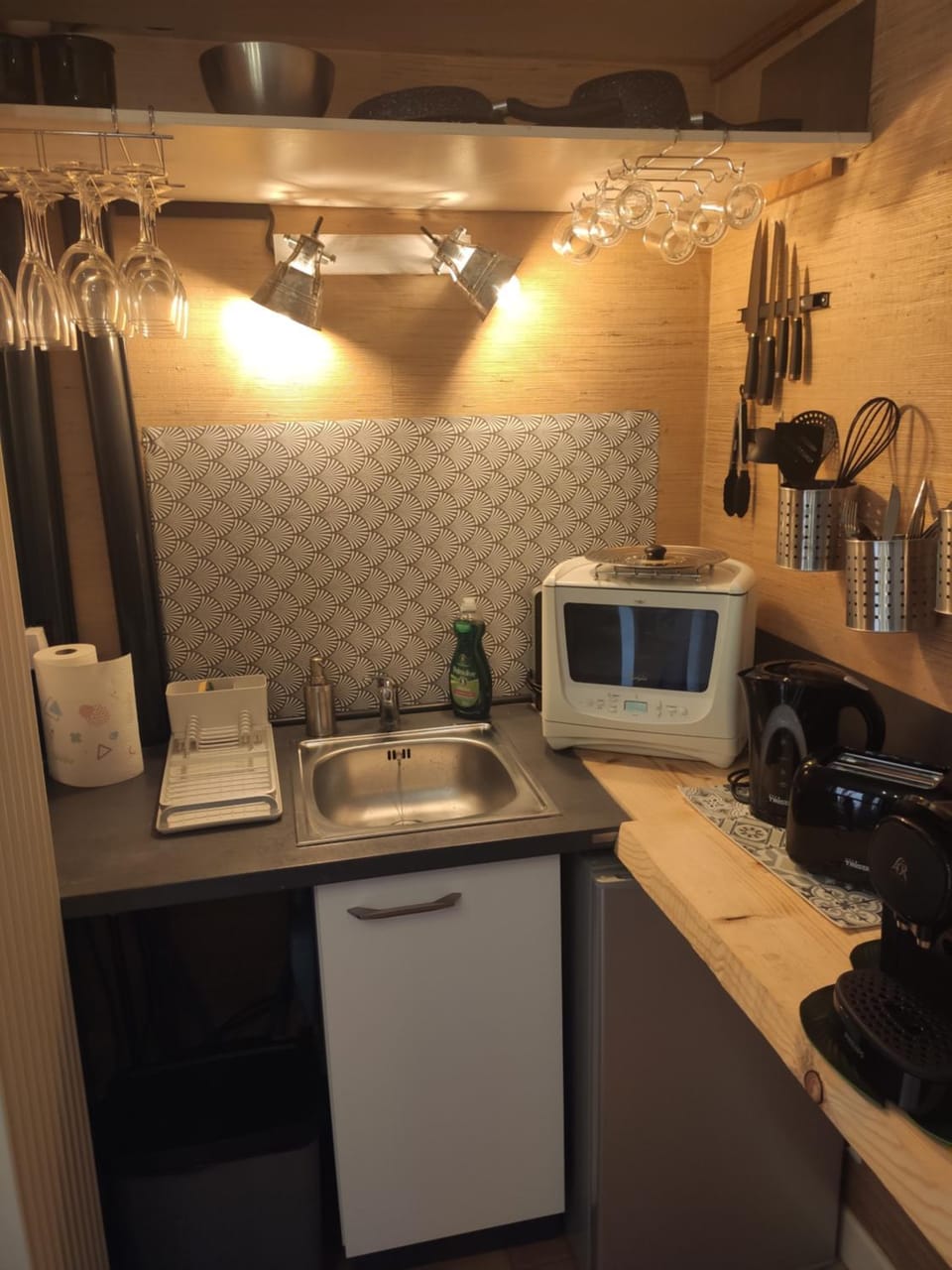 Coffee/tea facilities, Kitchen or kitchenette, minibar, pet friendly, stove, toaster