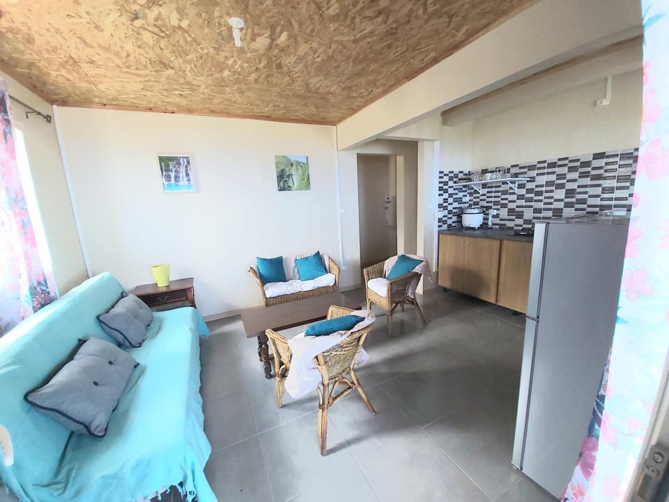 Kitchen or kitchenette, Living room, Seating area