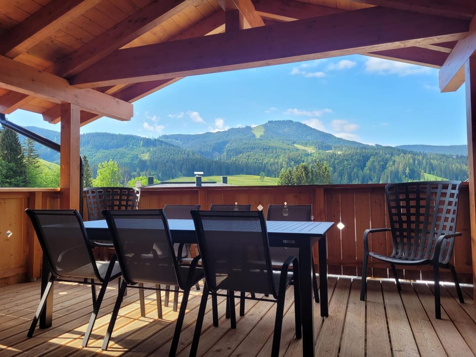 Balcony/Terrace, Mountain view