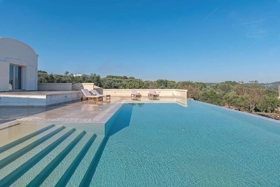 Day, Natural landscape, Pool view, Swimming pool, sunbed