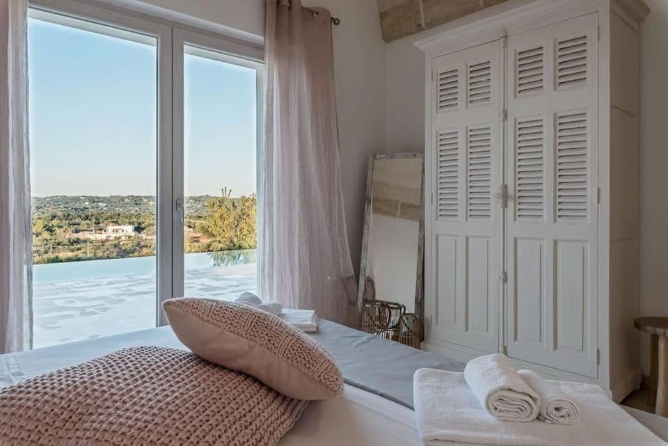 Bed, Natural landscape, Photo of the whole room, Bedroom, towels