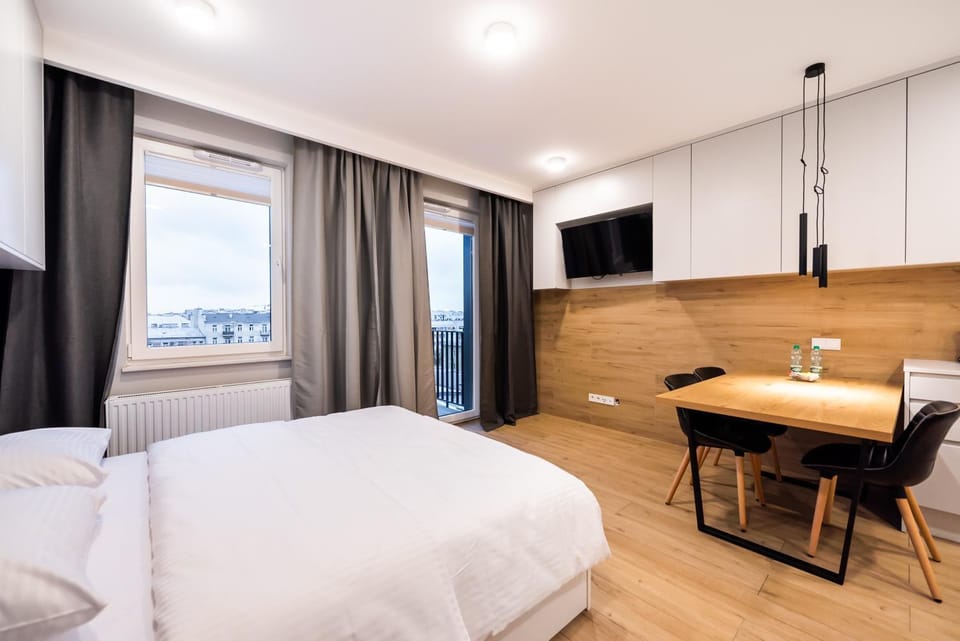 Bed, TV and multimedia, Living room, Photo of the whole room, Seating area, Dining area, Evening entertainment, Bedroom, hair dresser