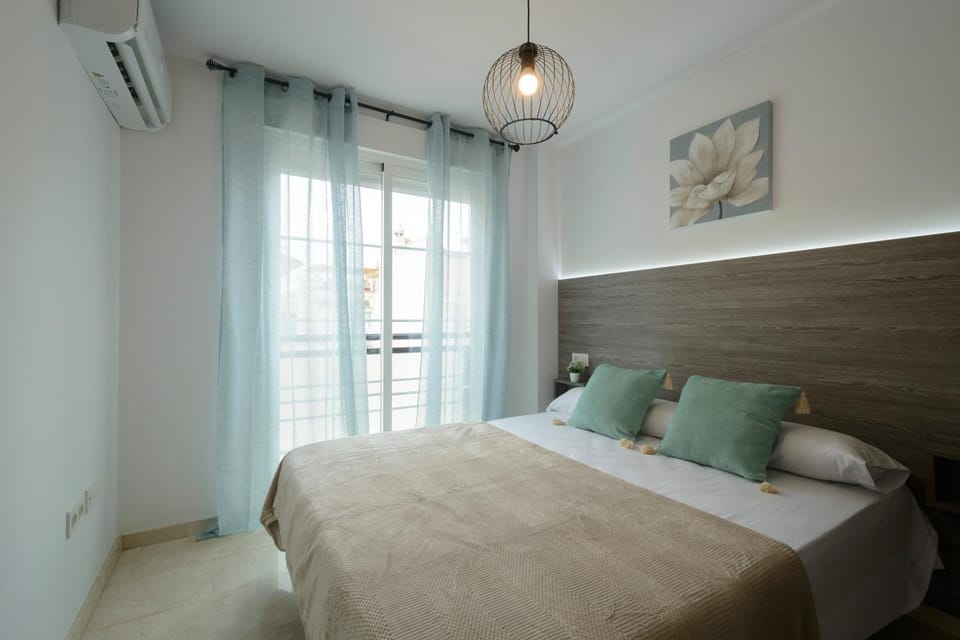 Bed, Photo of the whole room, Bedroom, air conditioner