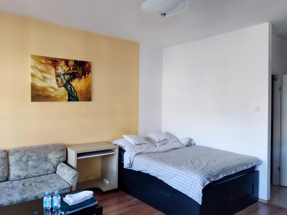 Przestronne studio na spokojnym osiedlu, Free parking space Apartment in Warsaw