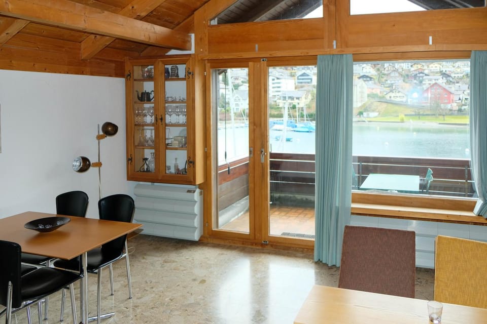 Balcony/Terrace, Living room, Seating area, Dining area, Lake view
