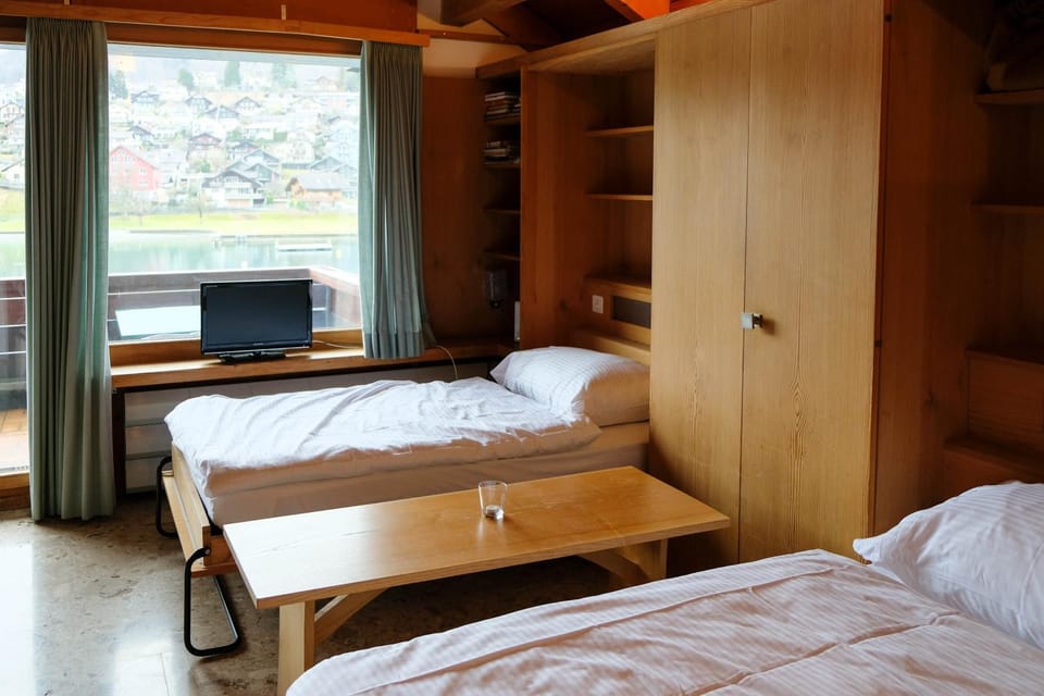 Bed, TV and multimedia, Photo of the whole room, Bedroom, hair dresser