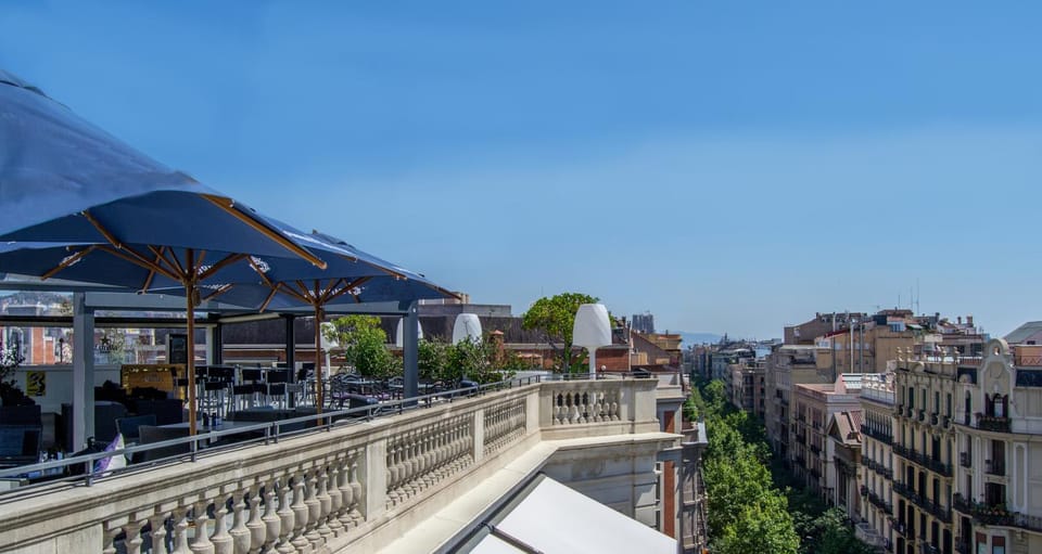 View (from property/room), City view, Landmark view, Street view