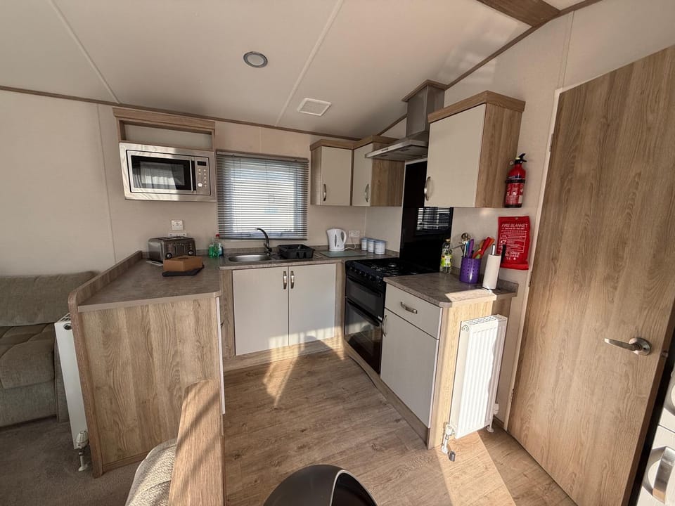 Palm Grove 182 - Pet friendly, WiFi, close to beach and clubhouse - Golden Palm Resort - Meadow Lakes Caravan & Lodge Hire Apartment in Chapel Saint Leonards