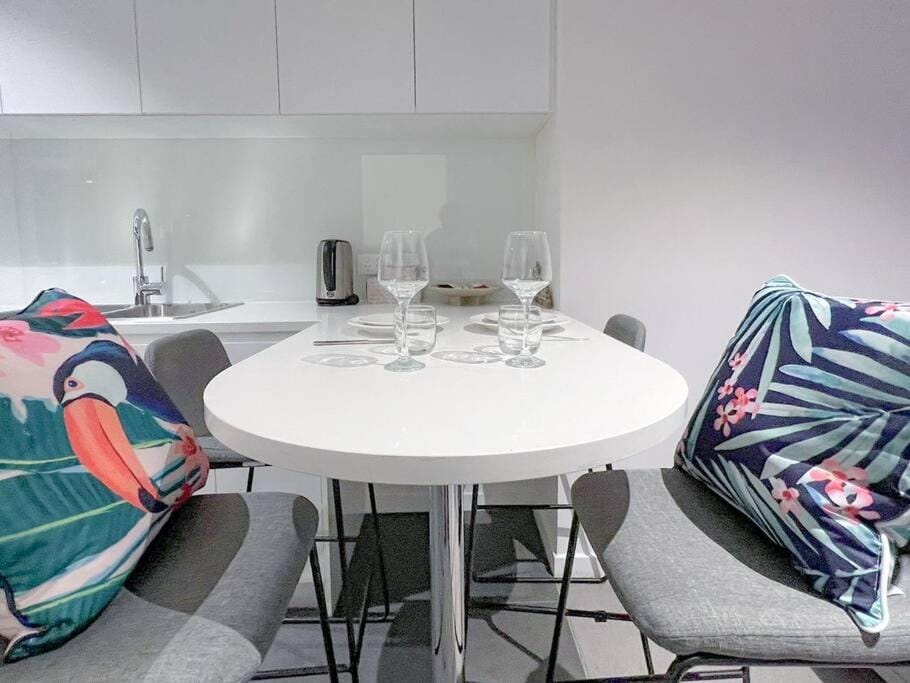 Amazing 2 Bedroom in CBD C15 Apartment in Kangaroo Point