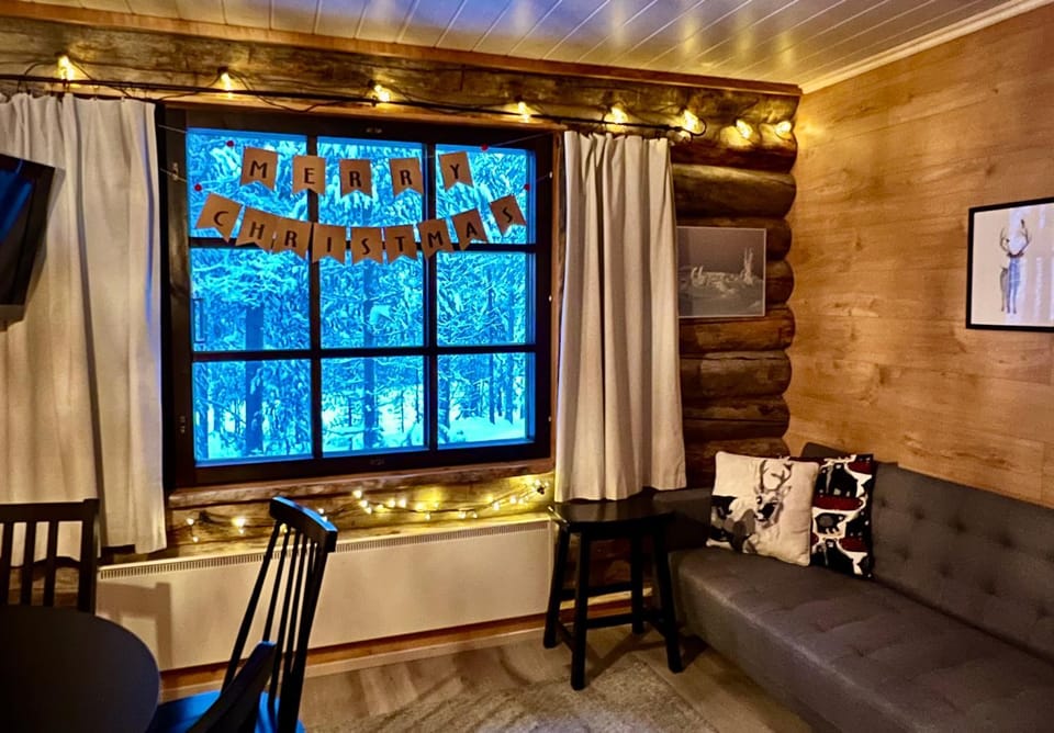 View (from property/room), Living room, Decorative detail, Seating area, Garden view, Mountain view