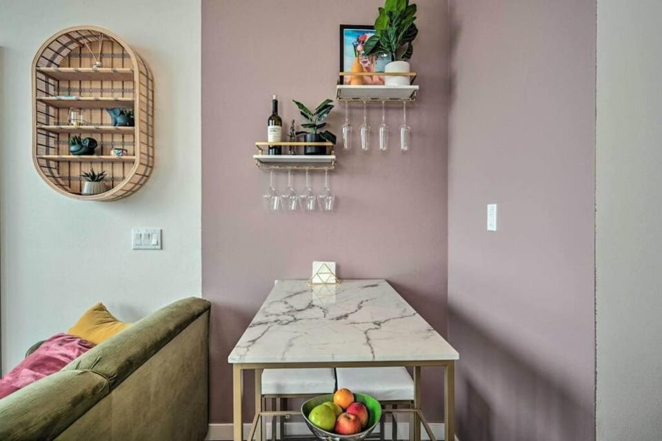 Stylish Ballard studio 15 mins from Space Needle Apartment in Ballard