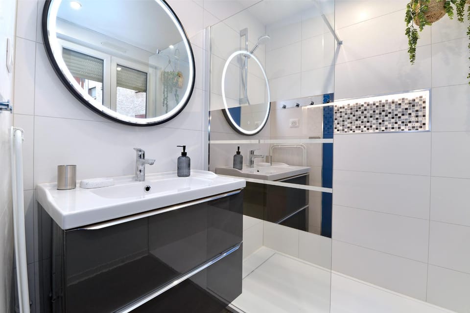 Shower, Bathroom