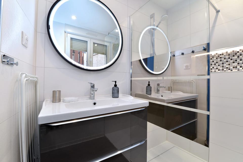Shower, Bathroom