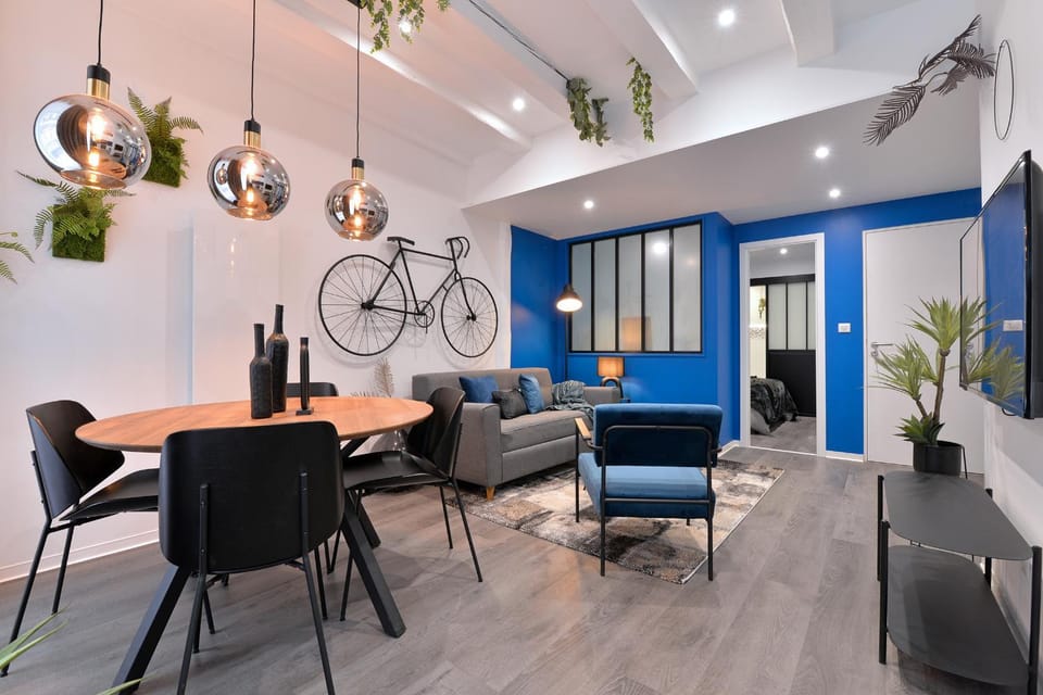 Living room, Dining area