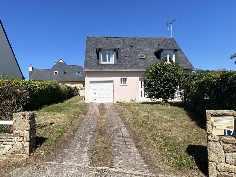 Maison avec jardin, WIFI à 600m de la mer à TREGASTEL - Réf 58 Villa in Trégastel