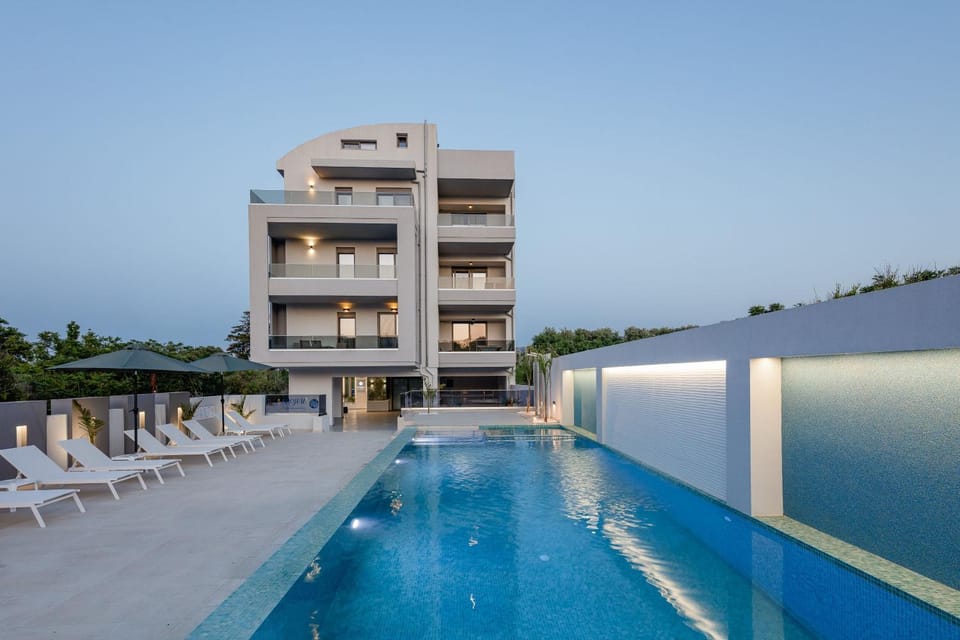 Patio, Swimming pool, Swimming pool