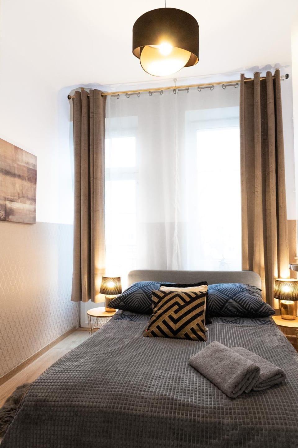Bed, Photo of the whole room, Bedroom, towels