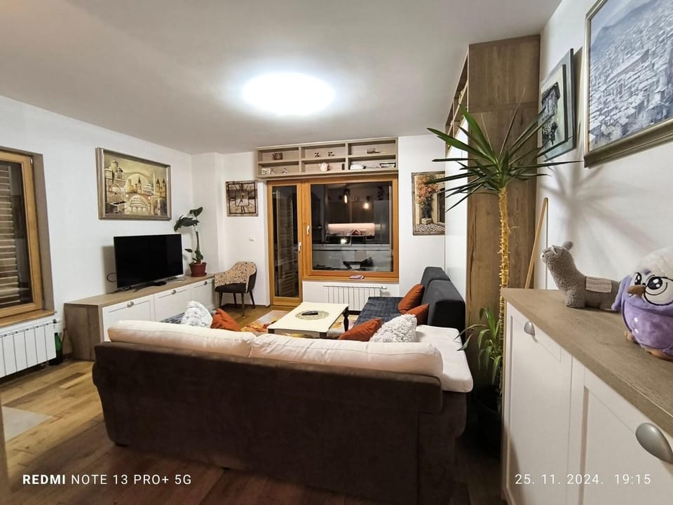 Communal lounge/ TV room, Living room, Seating area